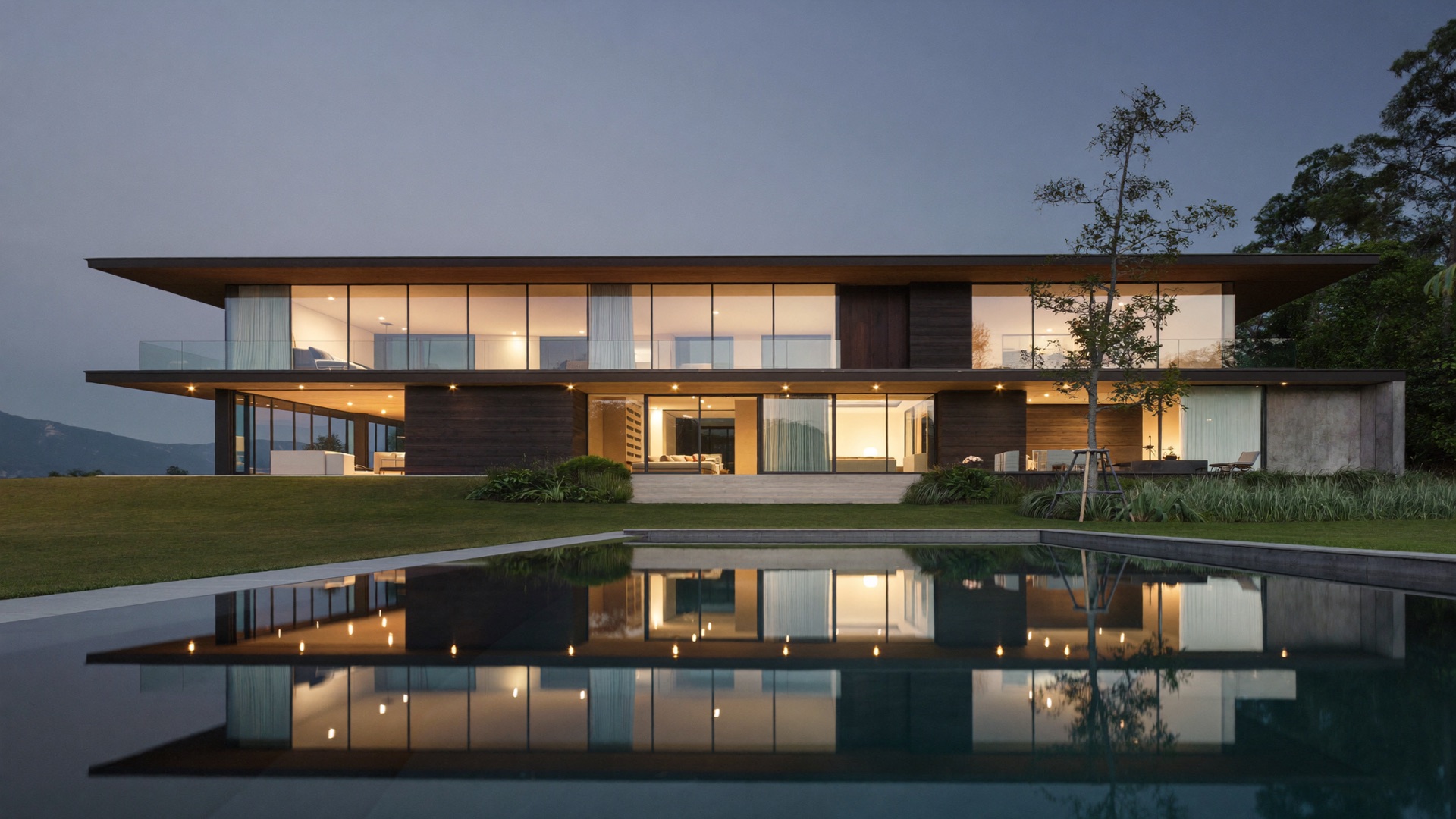 Moderne Villa in der Abenddämmerung mit Pool
